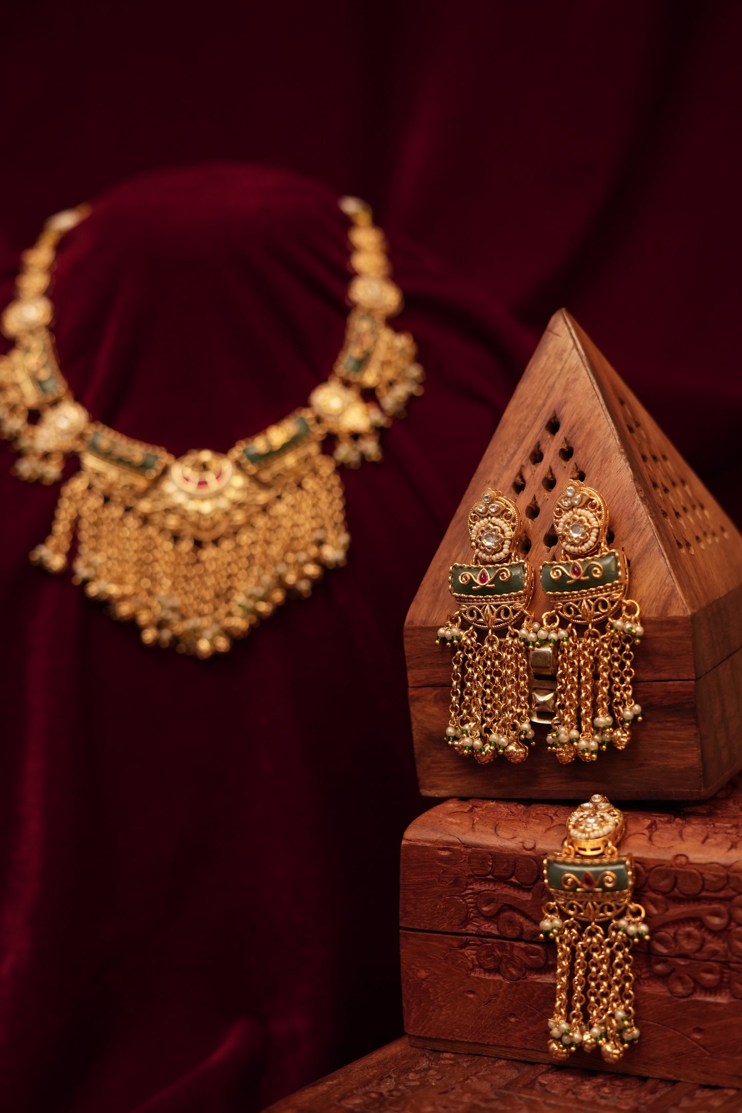Neelambara Royal Kundan Set.