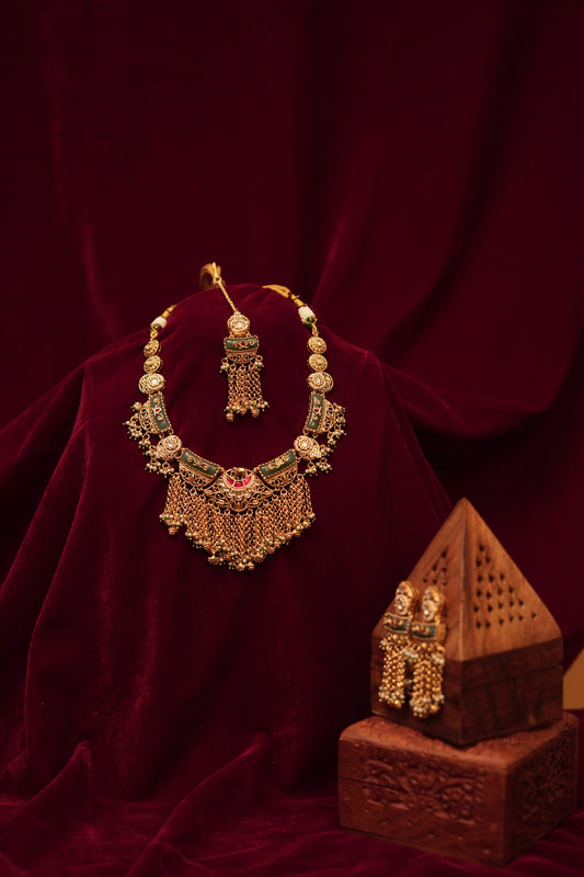 Neelambara Royal Kundan Set.