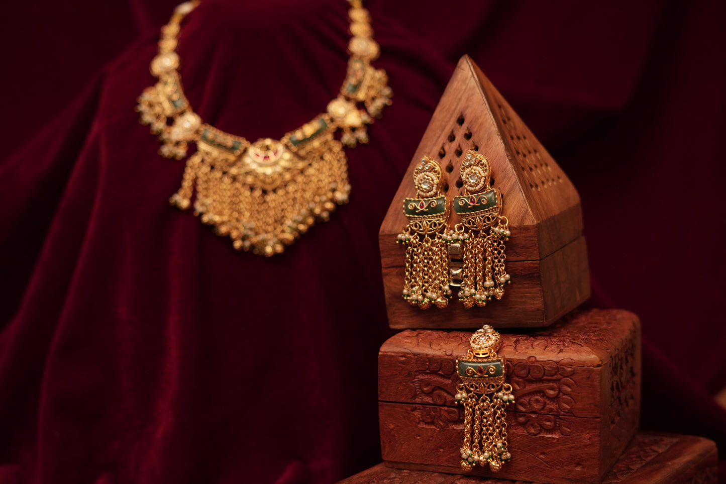 Neelambara Royal Kundan Set.