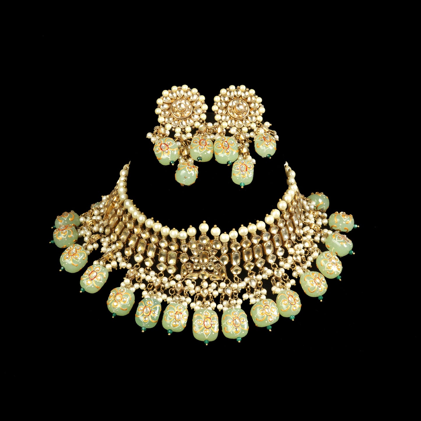 Riveting Godess Green Necklace