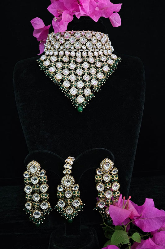 Traditional green emeral choker necklace