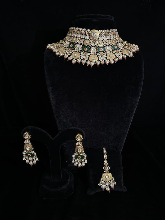 GOLD  MINAKARI KUNDAN POLKI SET.